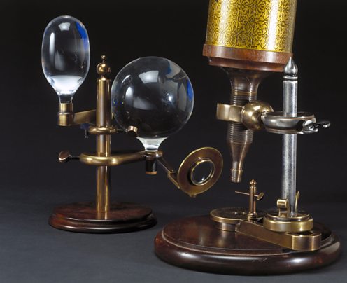 Фотография одного из первых микроскопов Фотография одного из первых микроскопов